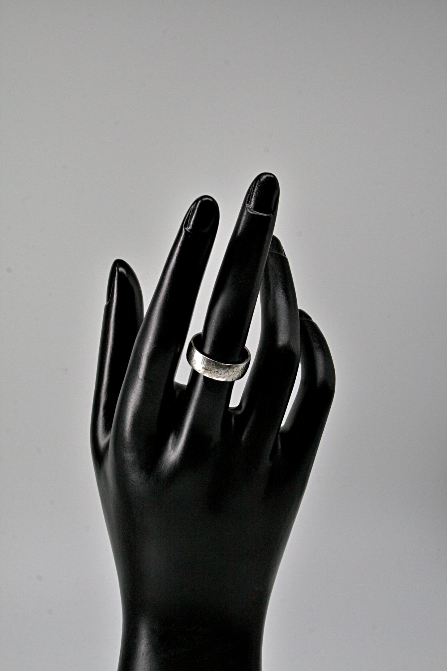 Ring hamered 6mm maat 57,5