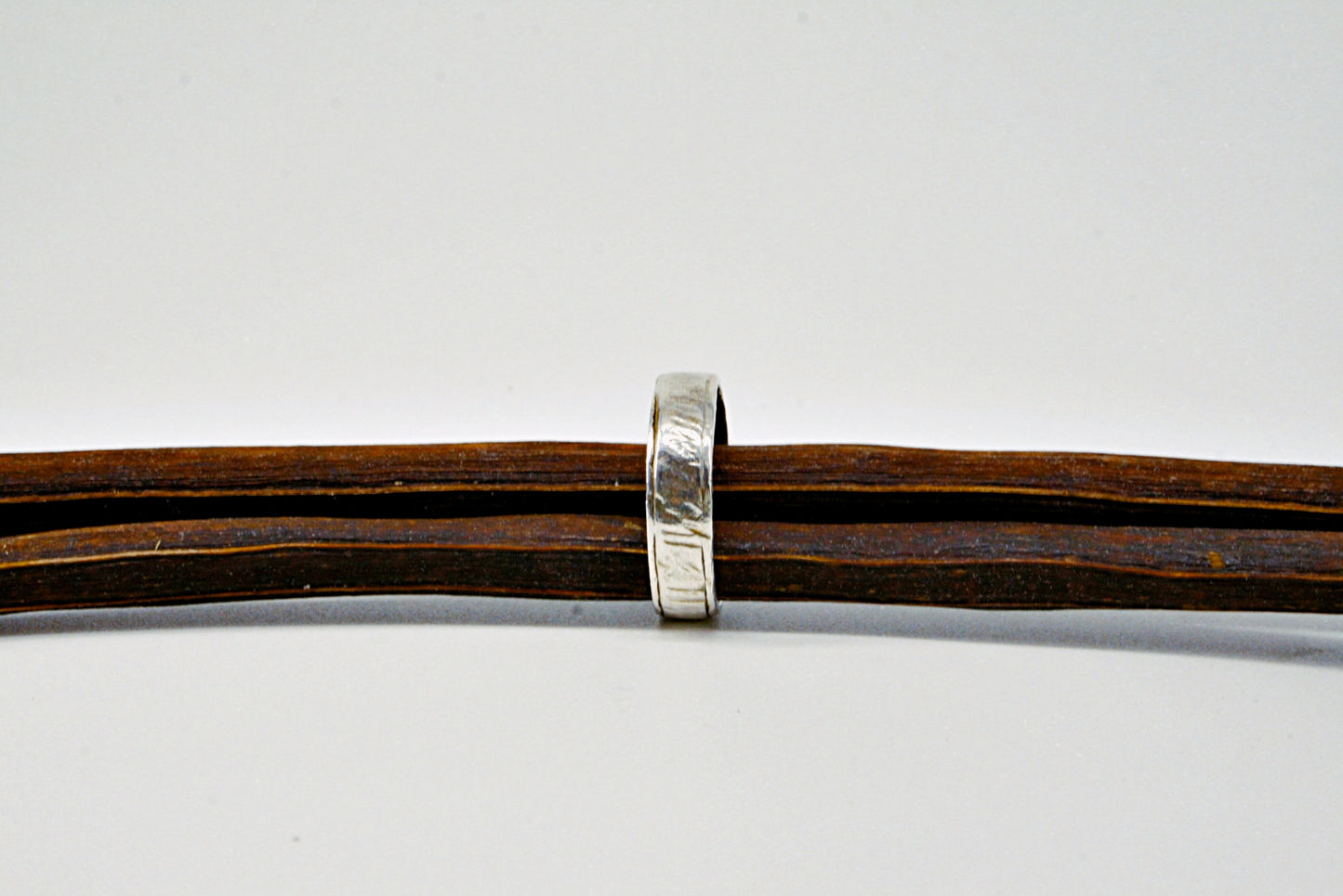 Ring hamered maat 55