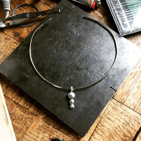Hanger  ’3 in a row ‘ met choker