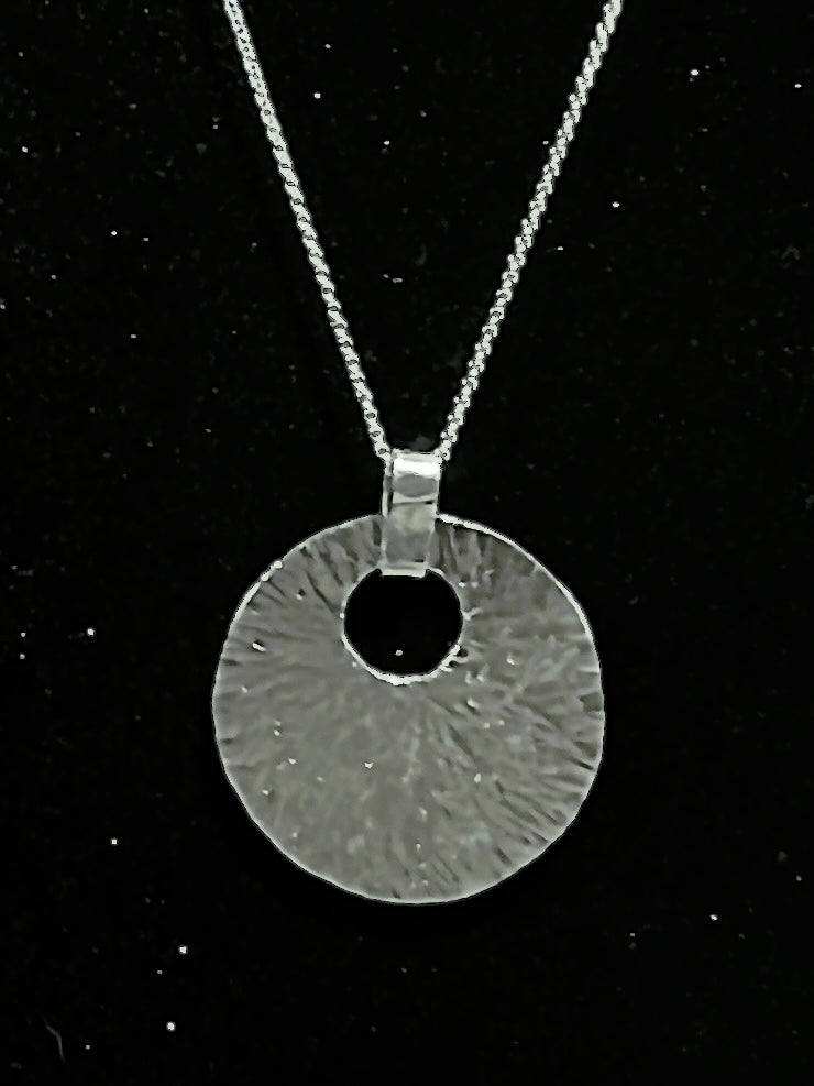 Hanger ’Hammered Round’