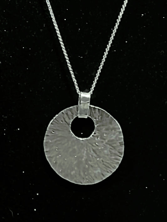 Hanger ’Hammered Round’