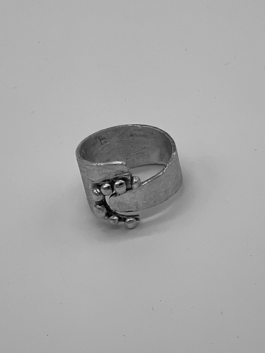 Ring ‘7 stips’ maat 53
