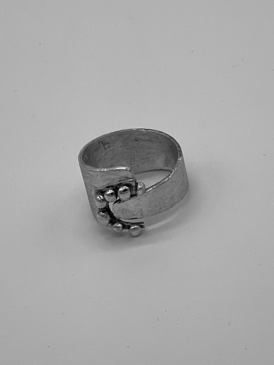 Ring ‘7 stips’ maat 53