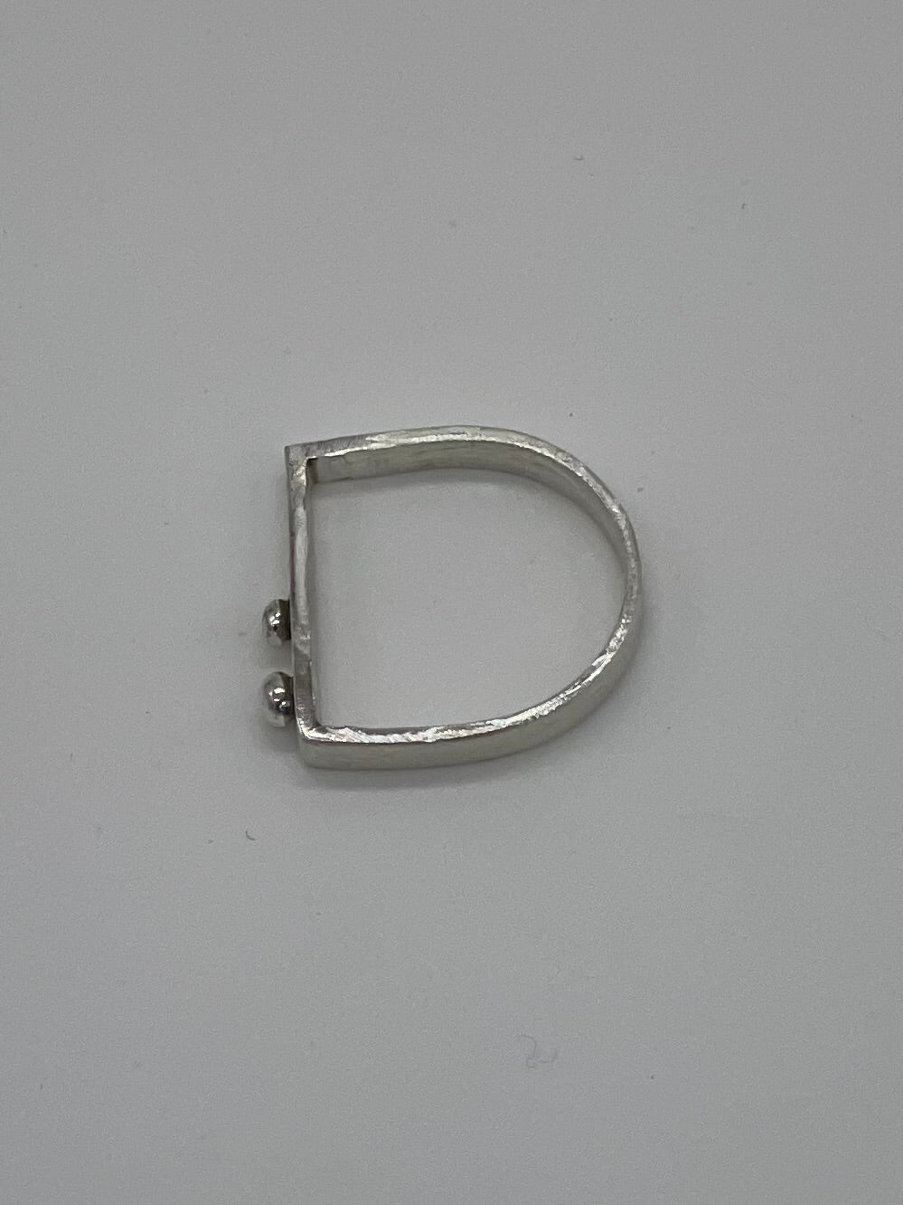 Ring met 2 bolletjes maat 55