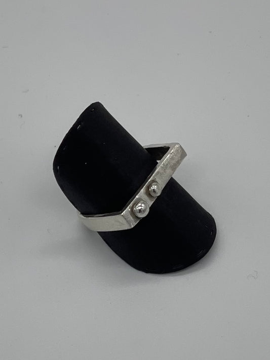 Ring met 2 bolletjes maat 55