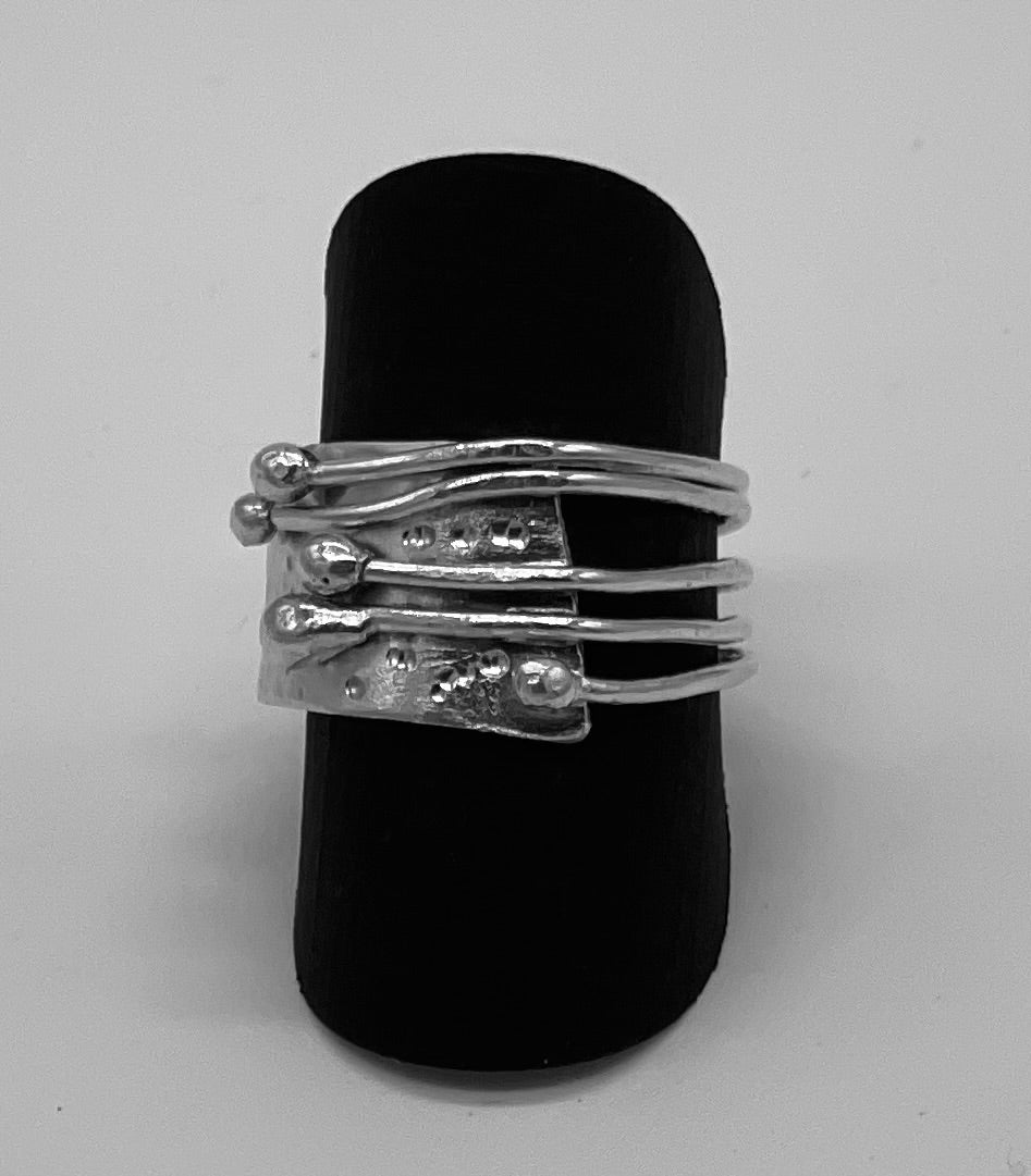 Ring  ‘ bloemen in knop’  maat 64-651